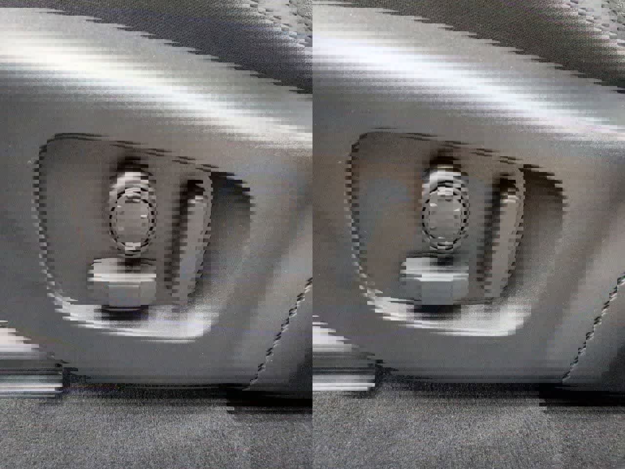 Certified 2025 Land Rover Range Rover Evoque S image 17