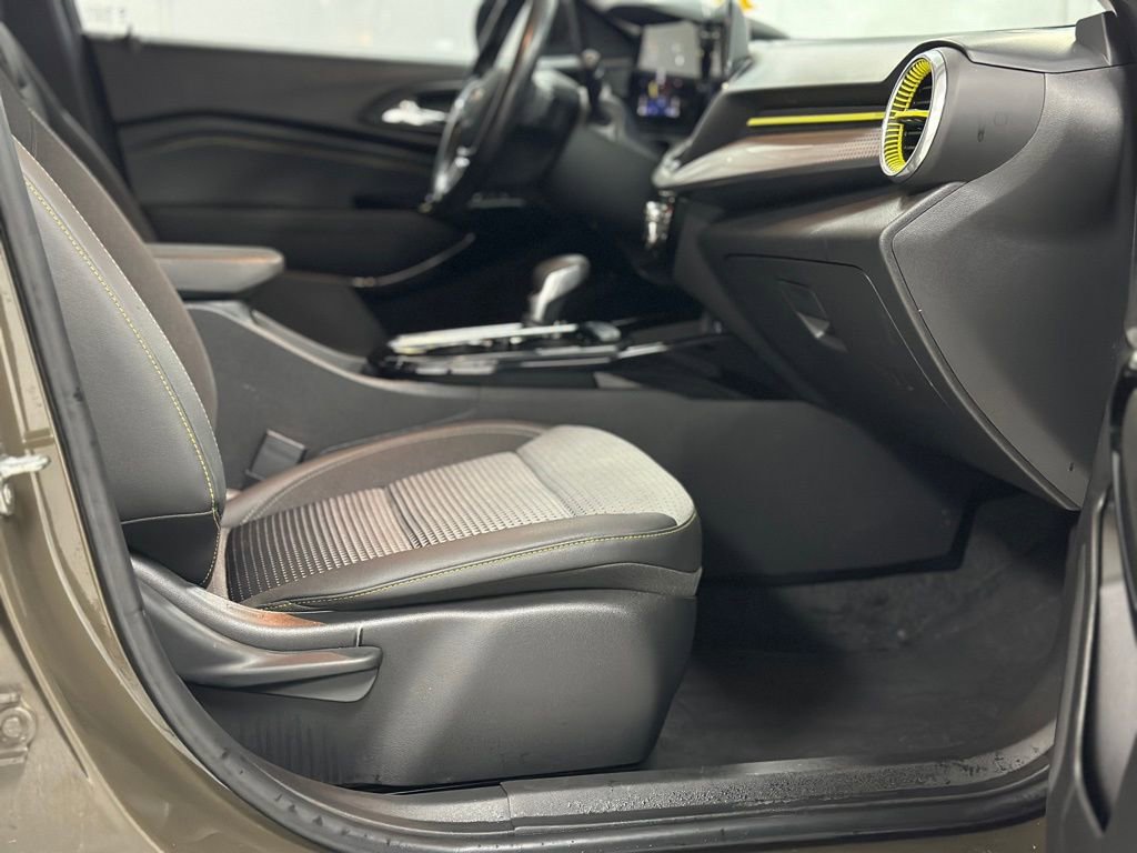 Used 2024 Chevrolet Trax LT w/ Driver Confidence Package image 21