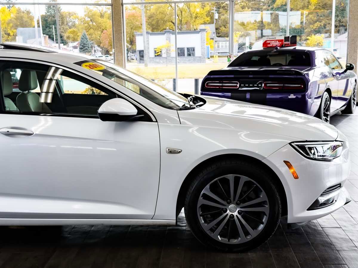 Used 2019 Buick Regal Essence w/ Driver Confidence Package I image 16