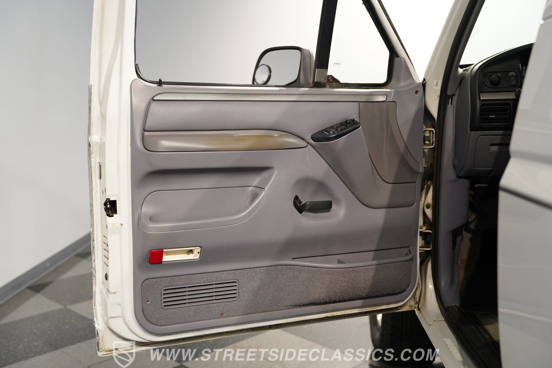 Used 1995 Ford Bronco XLT AWD/4WD image 38