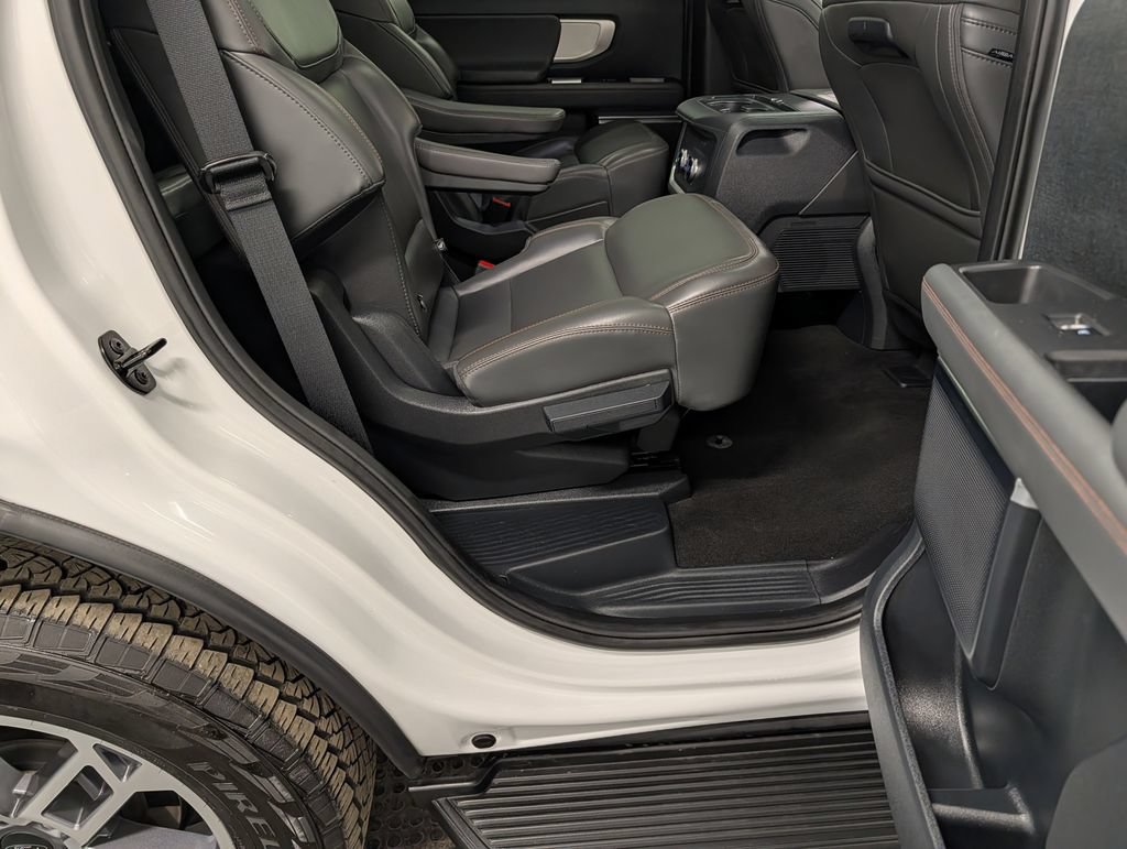Used 2025 Ford Expedition Active AWD/4WD image 34