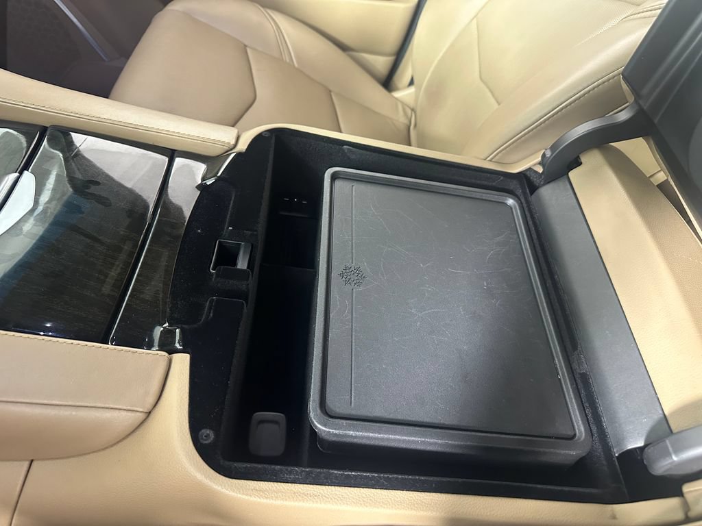 Used 2018 Cadillac Escalade ESV Platinum AWD/4WD image 44