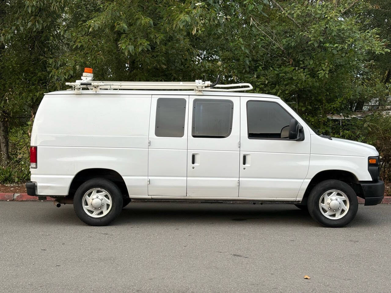Used 2012 Ford E-150 and Econoline 150 RWD image 4