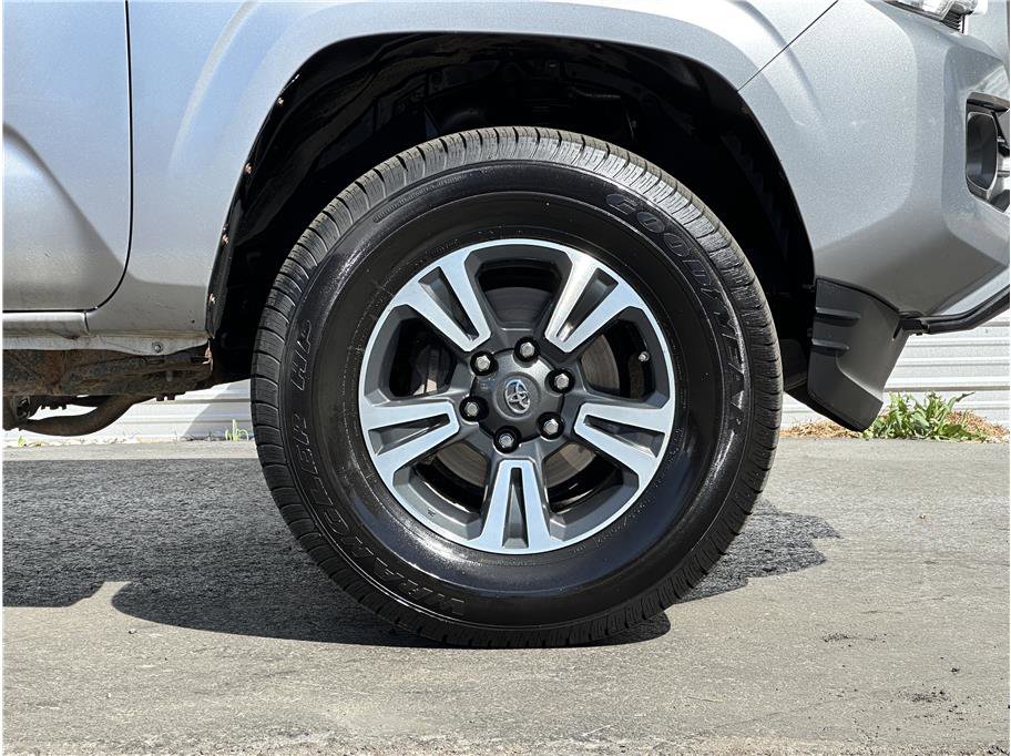 Used 2017 Toyota Tacoma SR5 image 25
