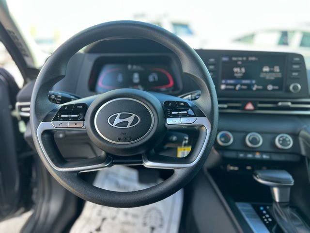 Used 2025 Hyundai Elantra SE image 10