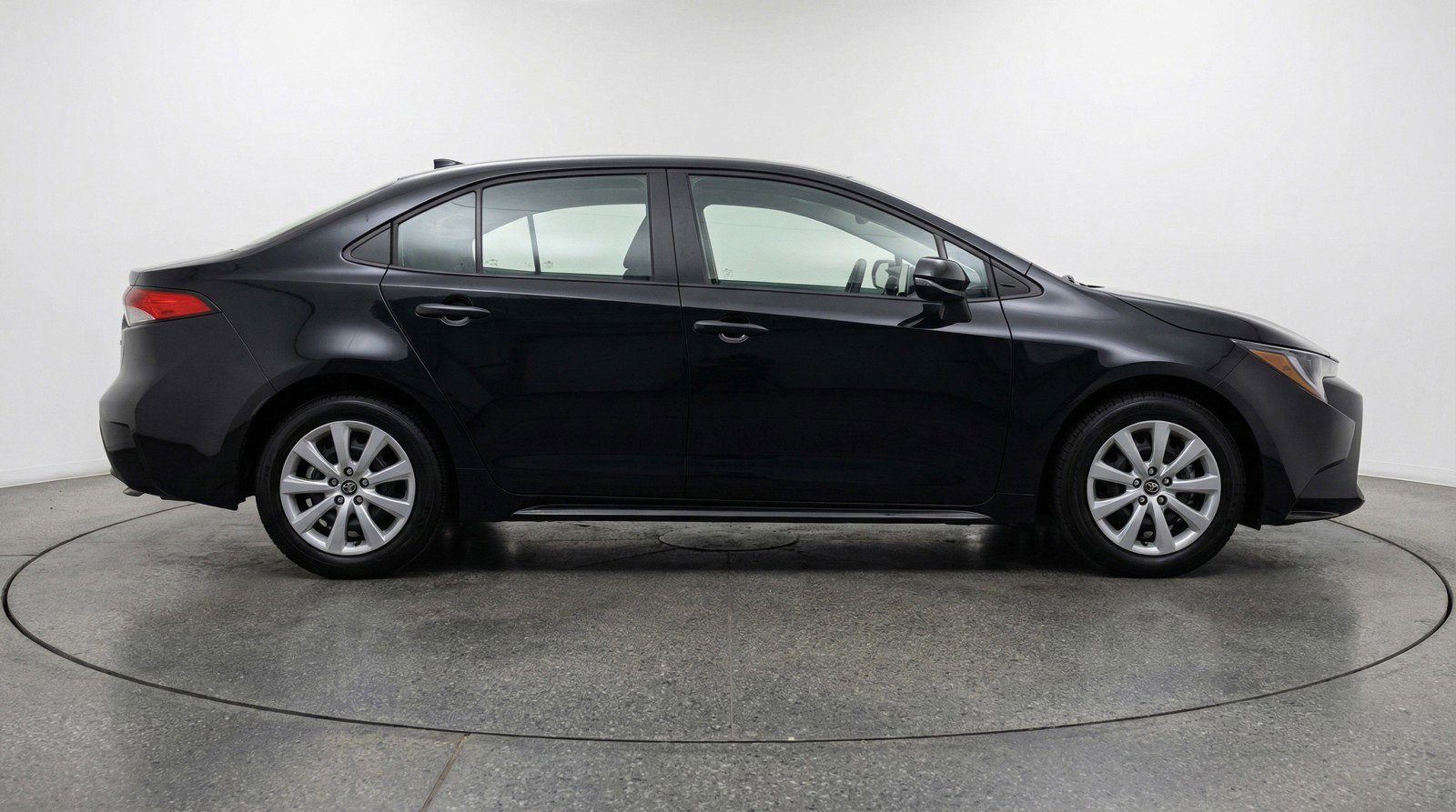 Used 2025 Toyota Corolla LE FWD image 11