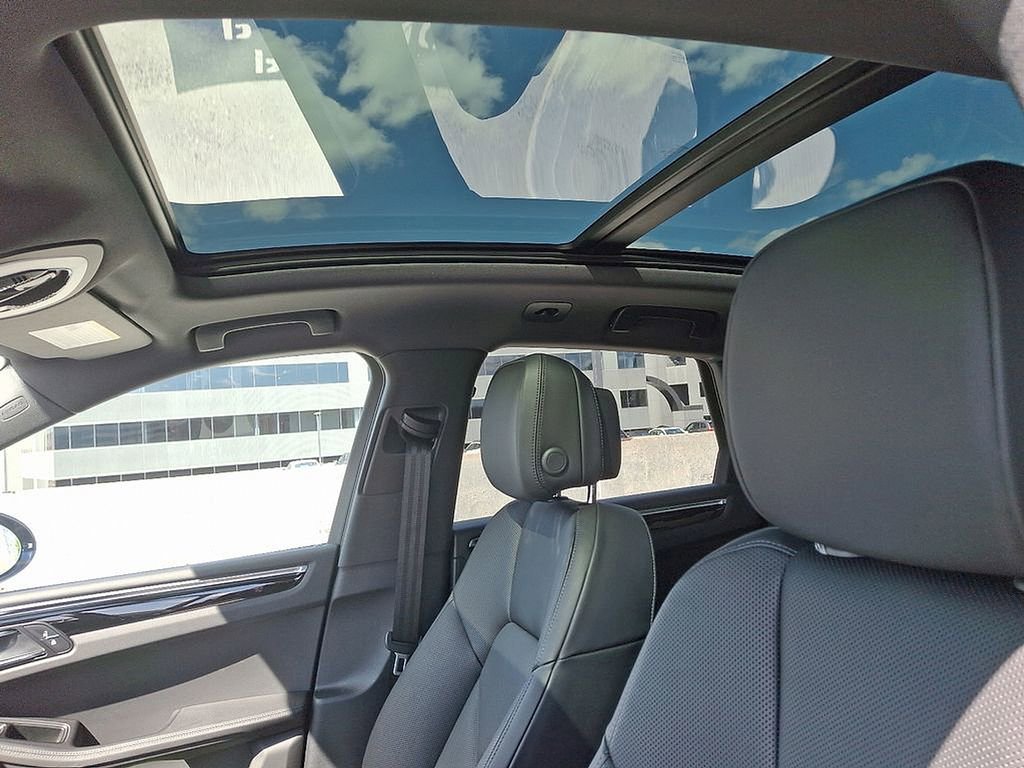Used 2025 Porsche Macan image 17