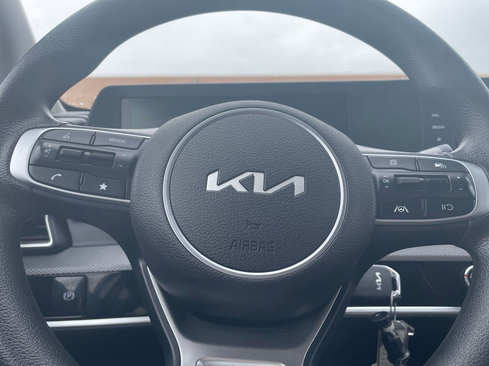 Used 2025 Kia Sportage LX image 27