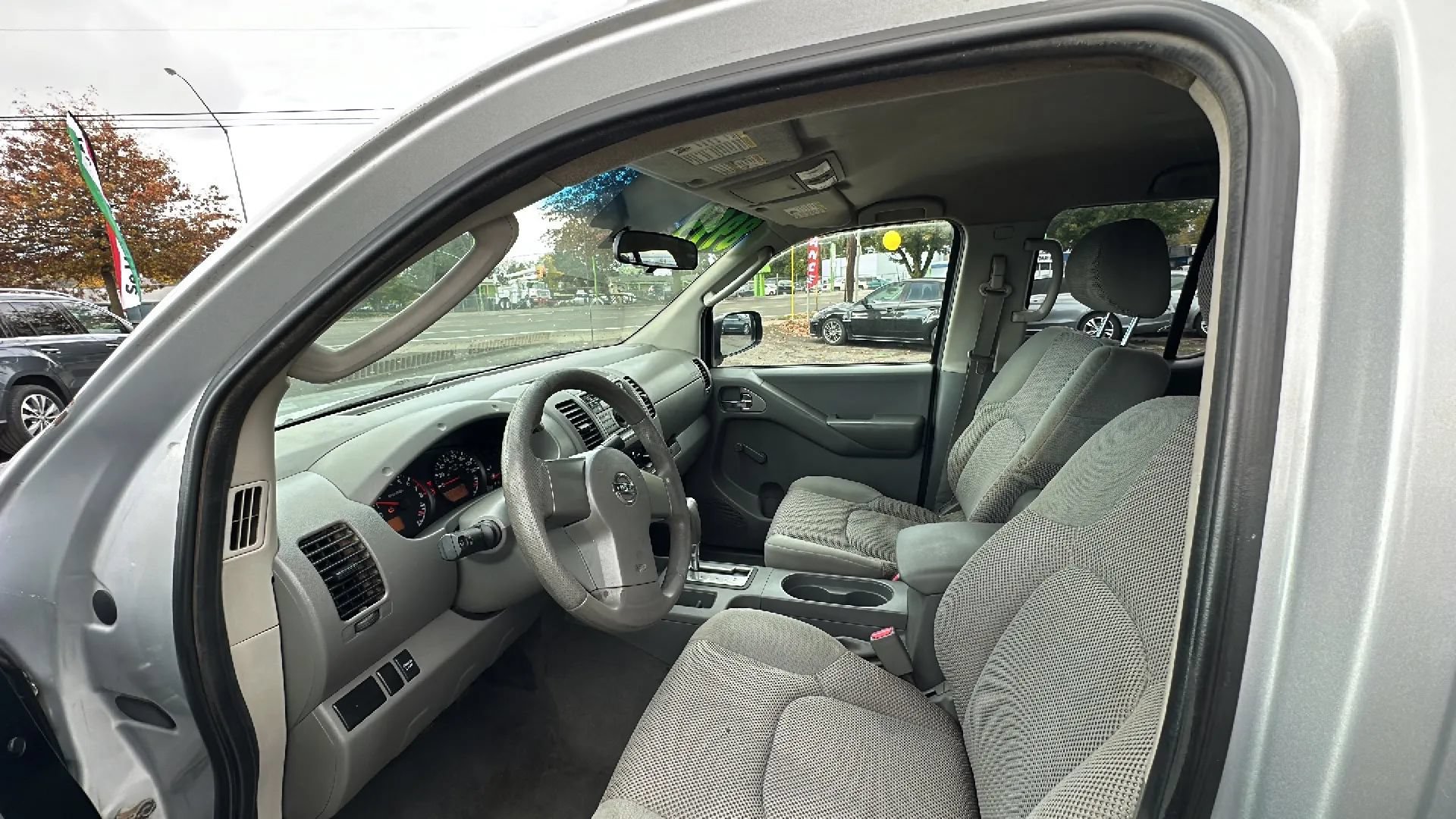 Used 2008 Nissan Frontier SE w/ Tow Hitch Pkg AWD/4WD image 9