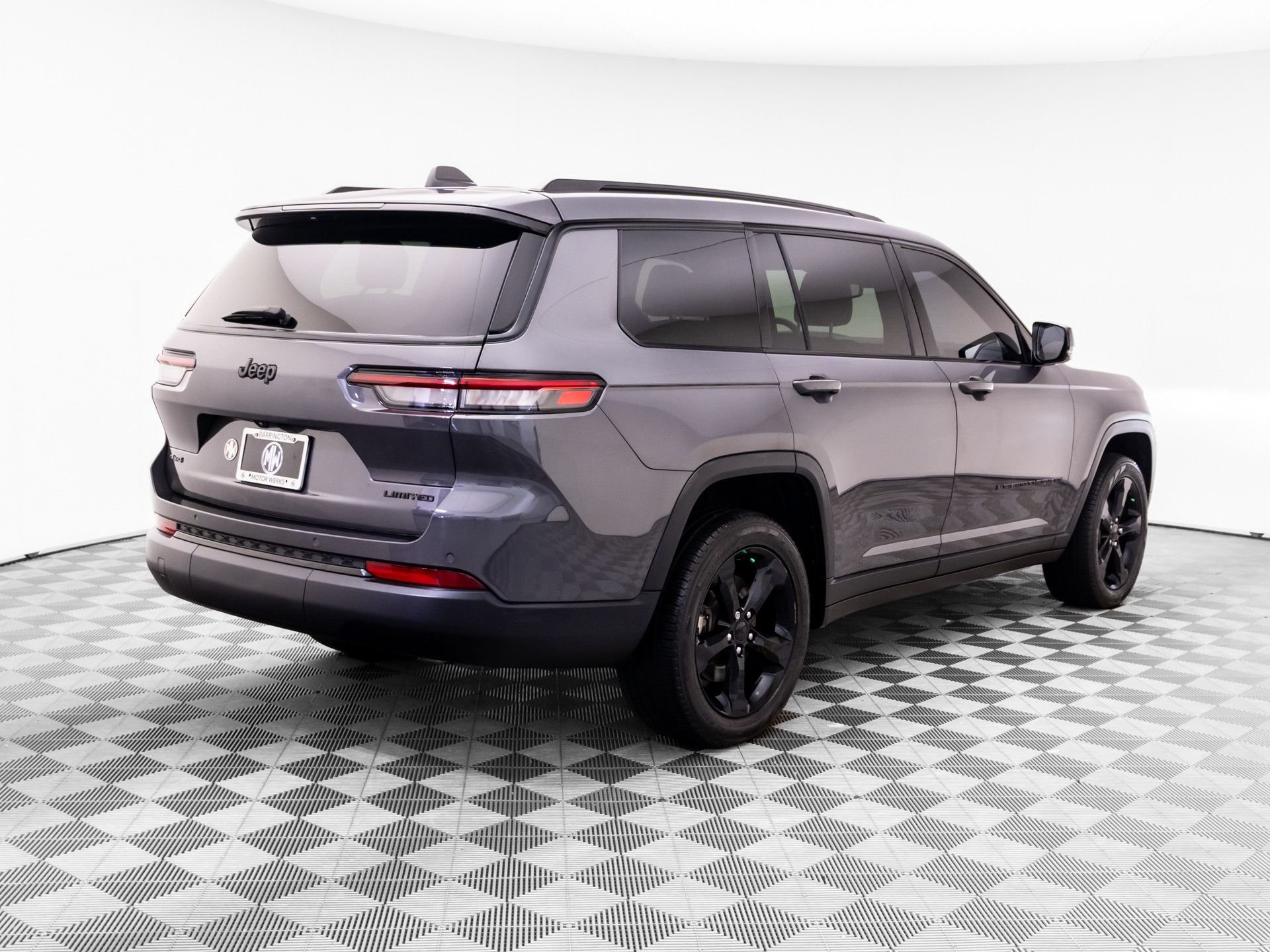 Used 2024 Jeep Grand Cherokee L Limited w/ Black Appearance Package AWD/4WD image 5