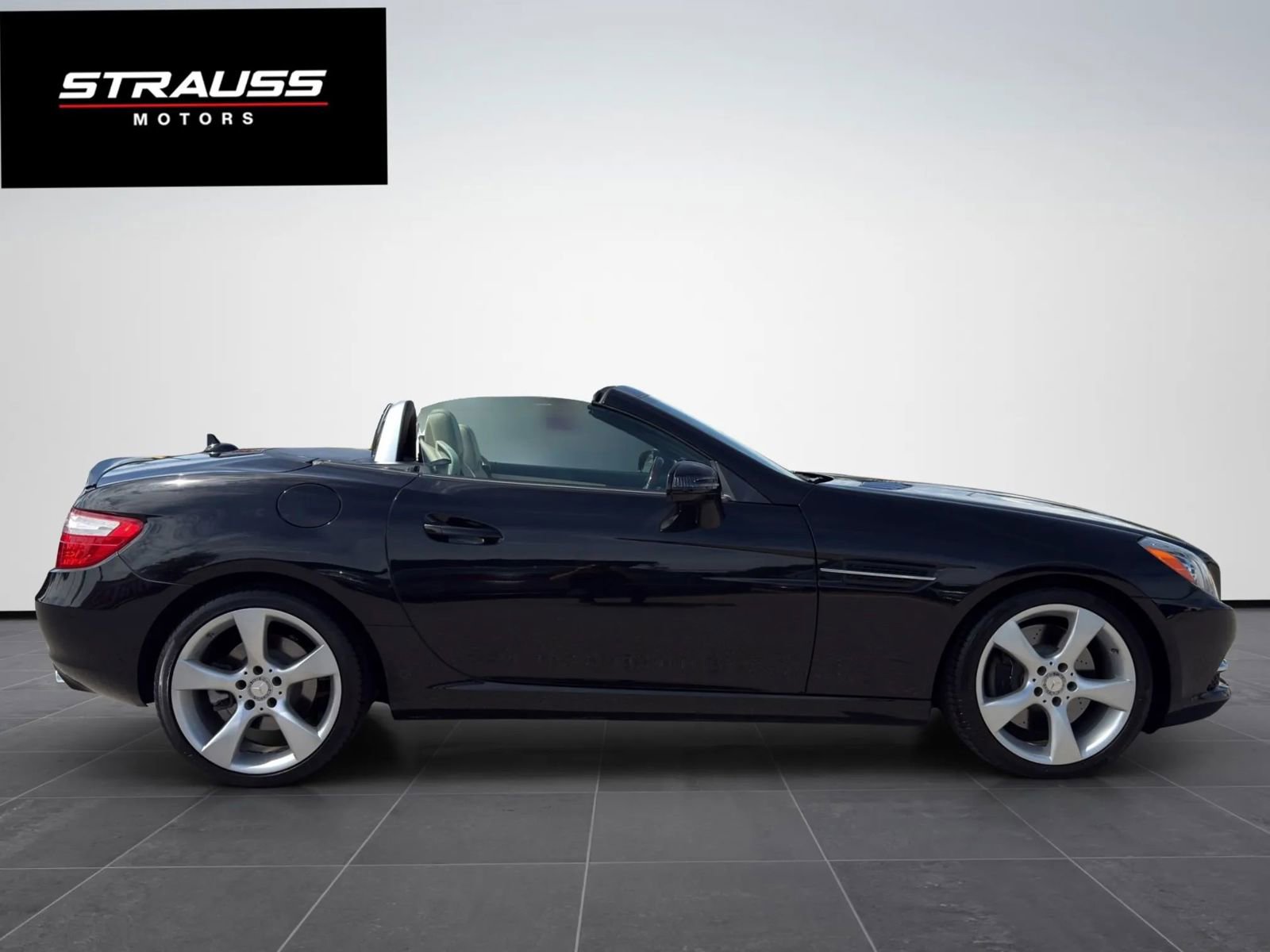 Used 2012 Mercedes-Benz SLK 350 image 7