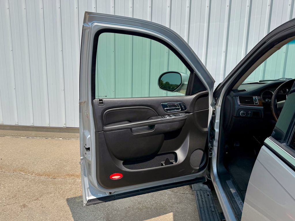 Used 2013 Cadillac Escalade ESV Platinum AWD/4WD image 15