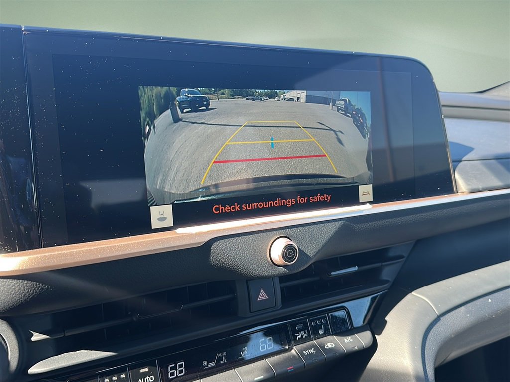 Used 2023 Toyota Crown XLE image 18