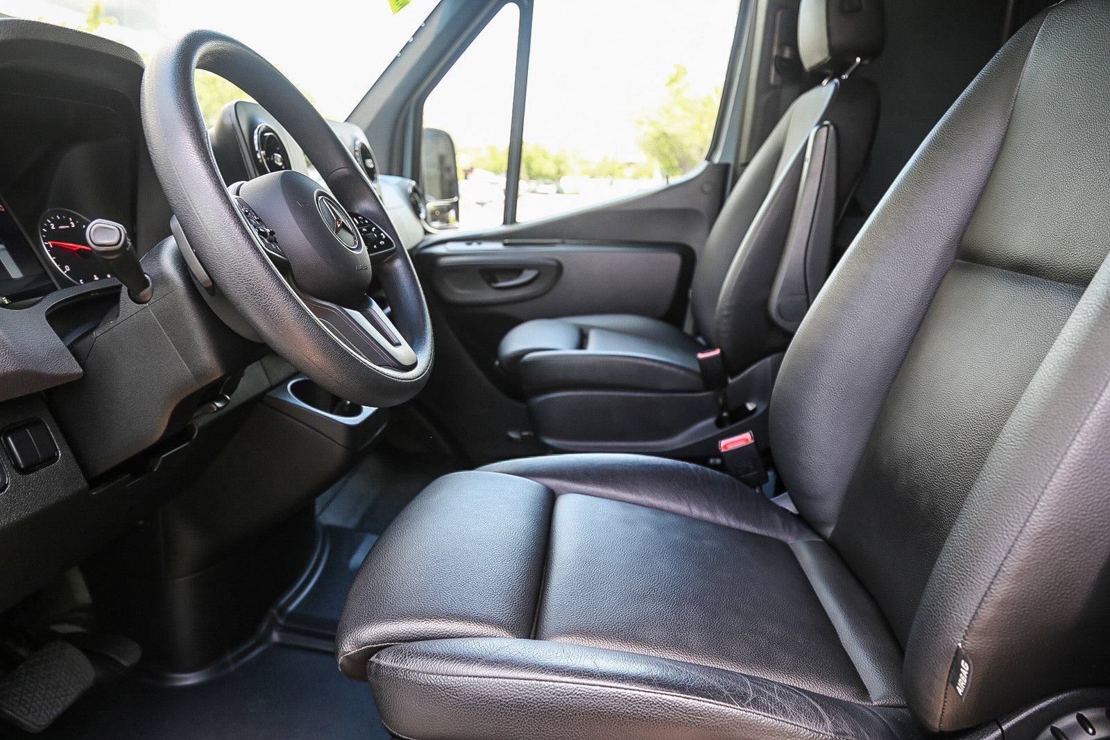 Used 2024 Mercedes-Benz Sprinter 2500 image 18