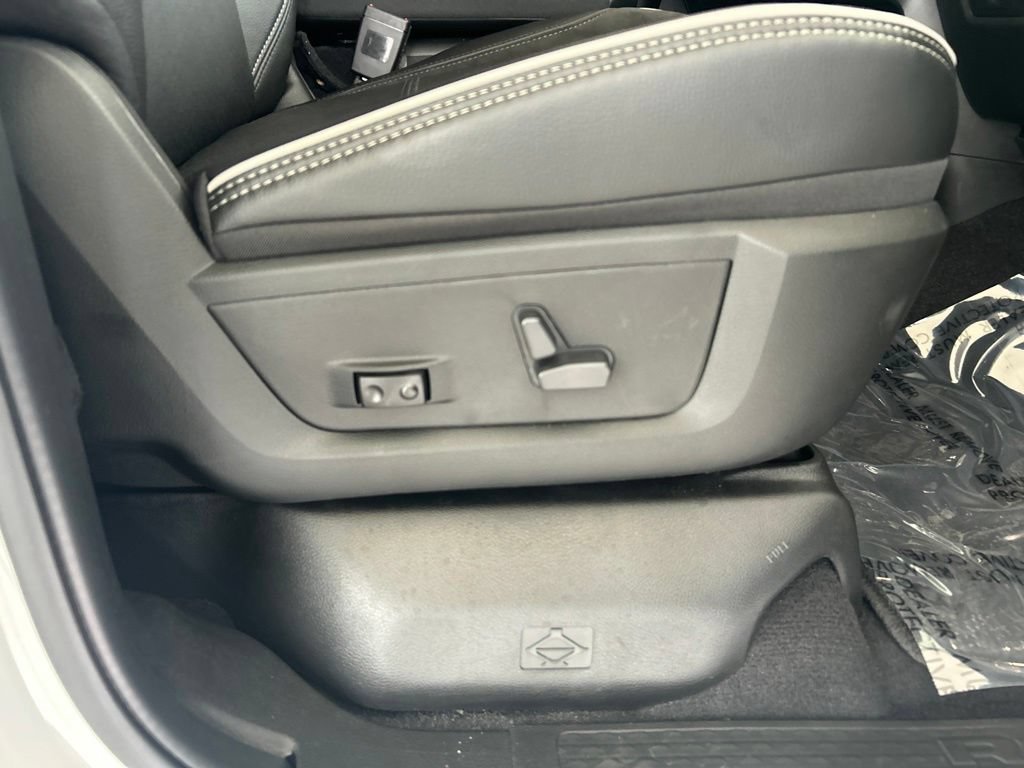 Used 2026 RAM 2500 Laramie AWD/4WD image 31