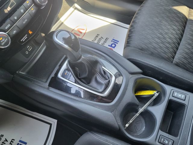 Used 2020 Nissan Rogue SV image 18