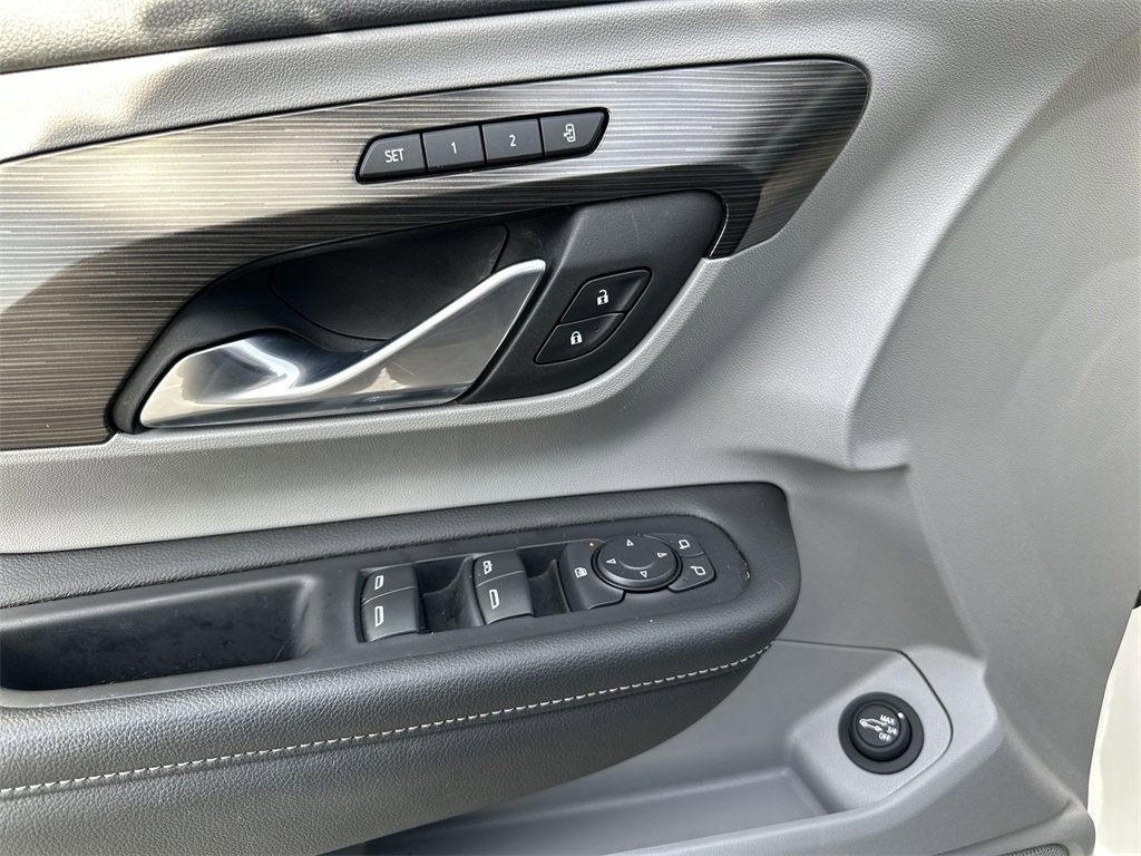 Used 2023 GMC Terrain SLT w/ Tech Package image 13