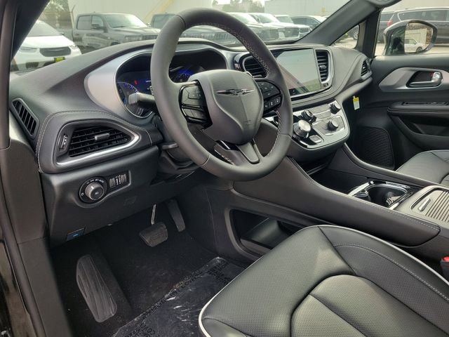 New 2026 Chrysler Pacifica Limited w/ S Appearance Package image 16