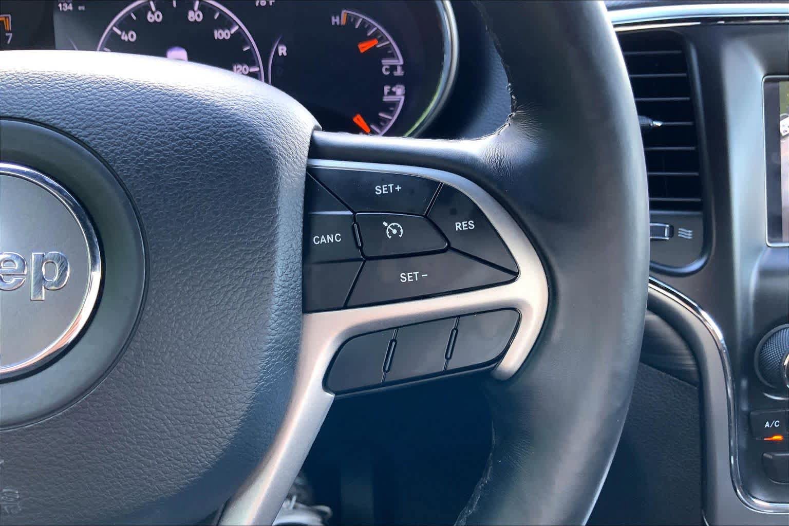 Used 2020 Jeep Grand Cherokee Laredo AWD/4WD image 25