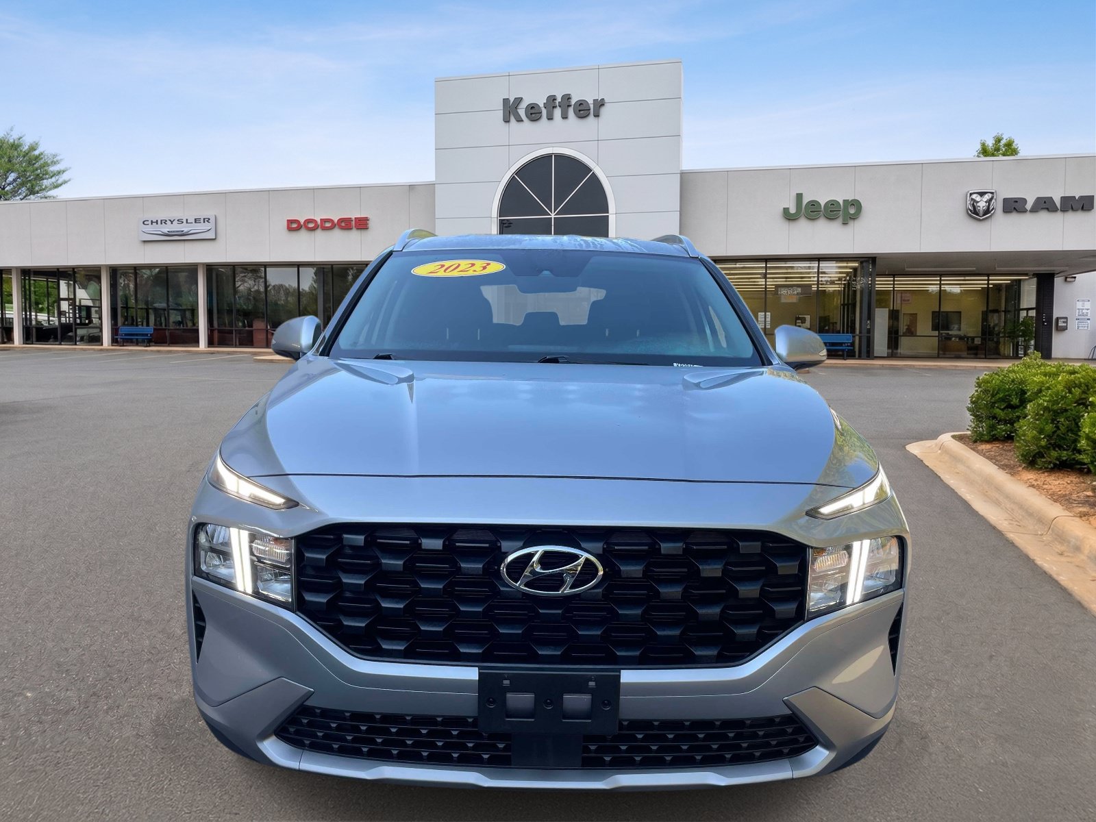 Used 2023 Hyundai Santa Fe SEL AWD/4WD image 2