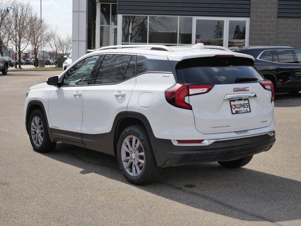 Used 2024 GMC Terrain SLT AWD/4WD image 7