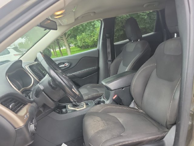 Used 2015 Jeep Cherokee Latitude AWD/4WD image 9