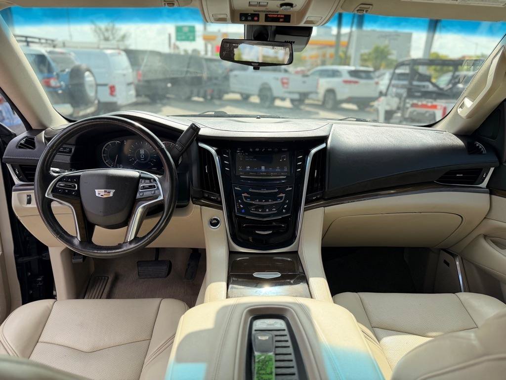 Used 2020 Cadillac Escalade ESV Luxury w/ Escalade Sport Edition AWD/4WD image 15