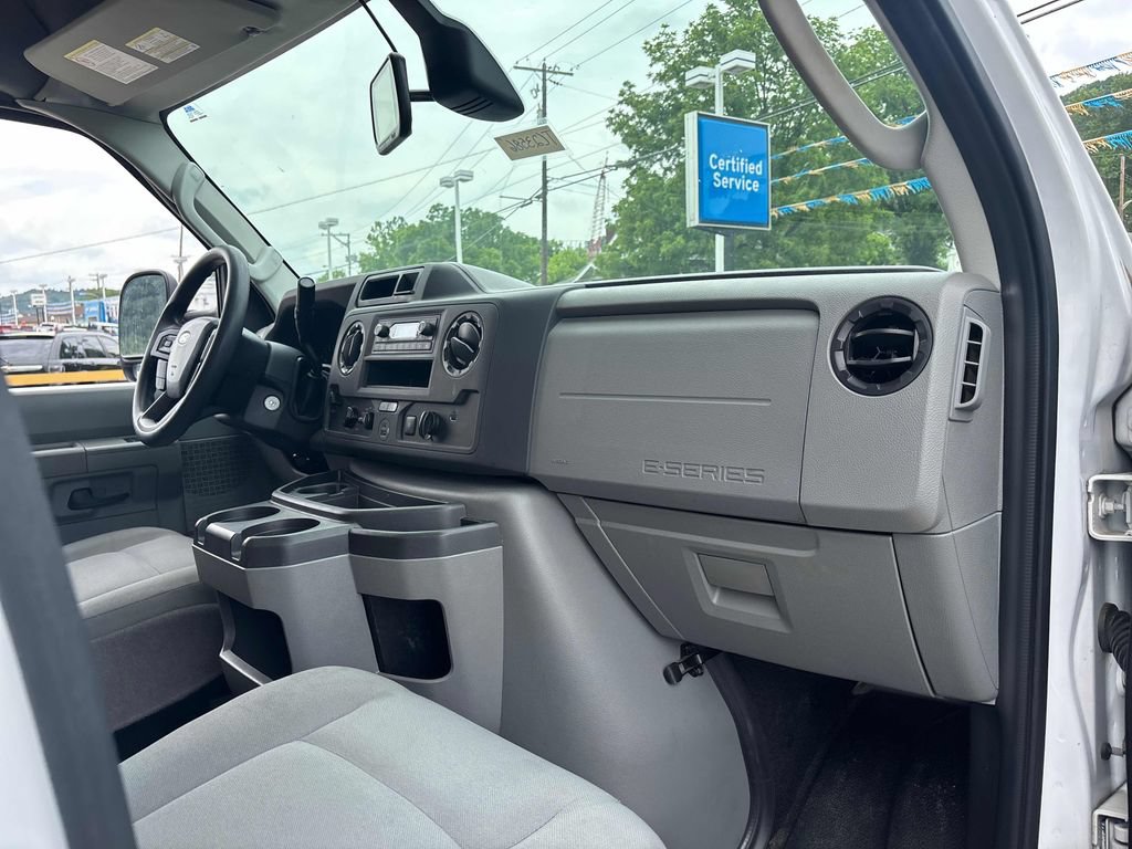Used 2022 Ford E-450 and Econoline 450 Super Duty RWD image 31
