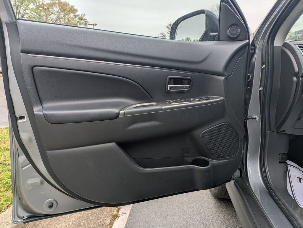 Used 2025 Mitsubishi Outlander Sport SE image 10