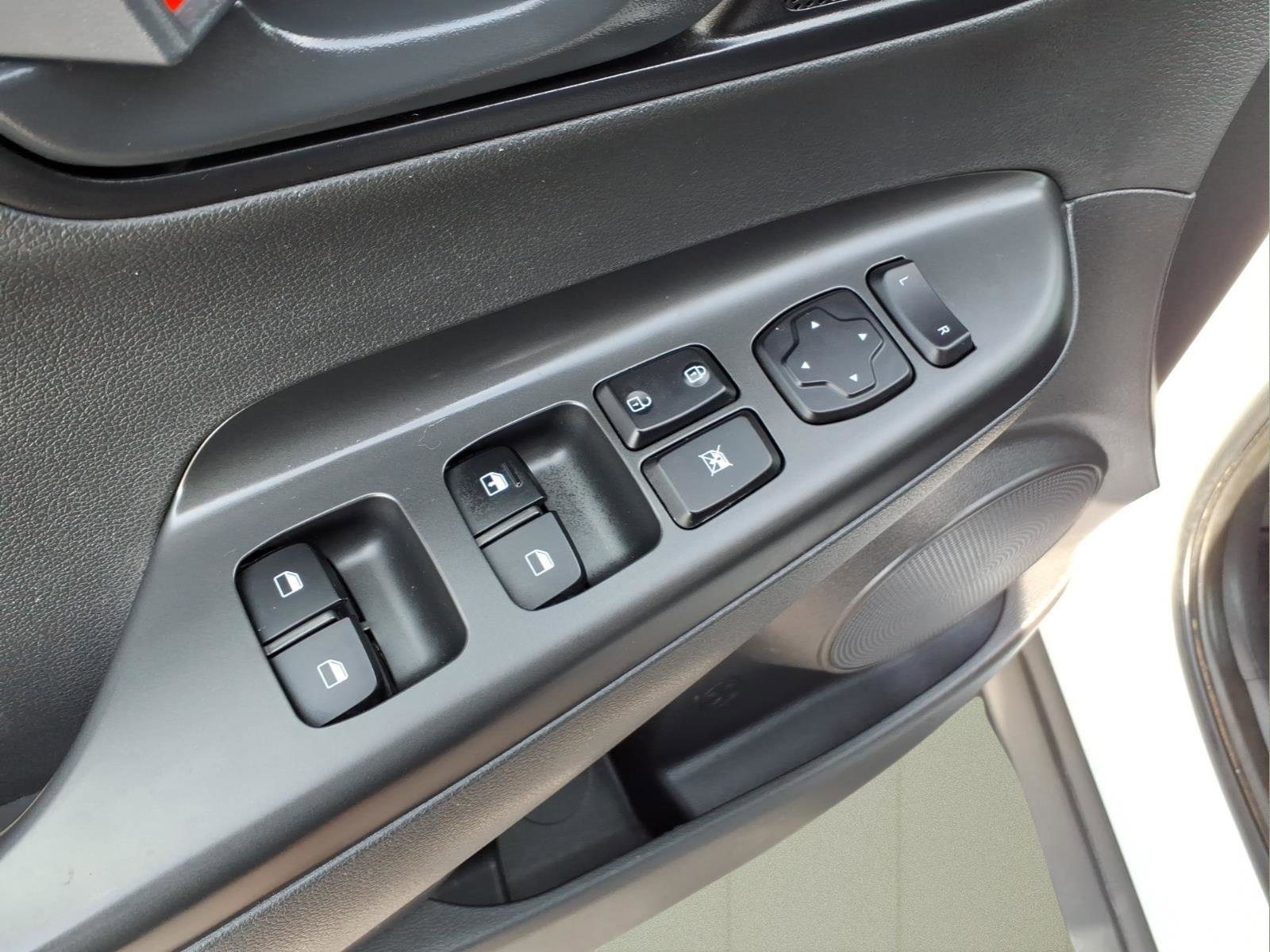 Used 2022 Hyundai Kona SEL image 18