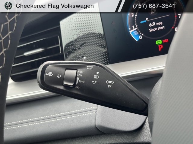 New 2025 Volkswagen Tiguan SE image 36