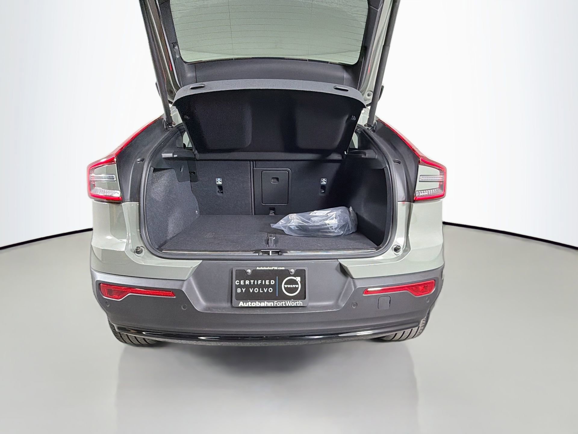 Certified 2023 Volvo C40 P8 Recharge Ultimate AWD/4WD image 25