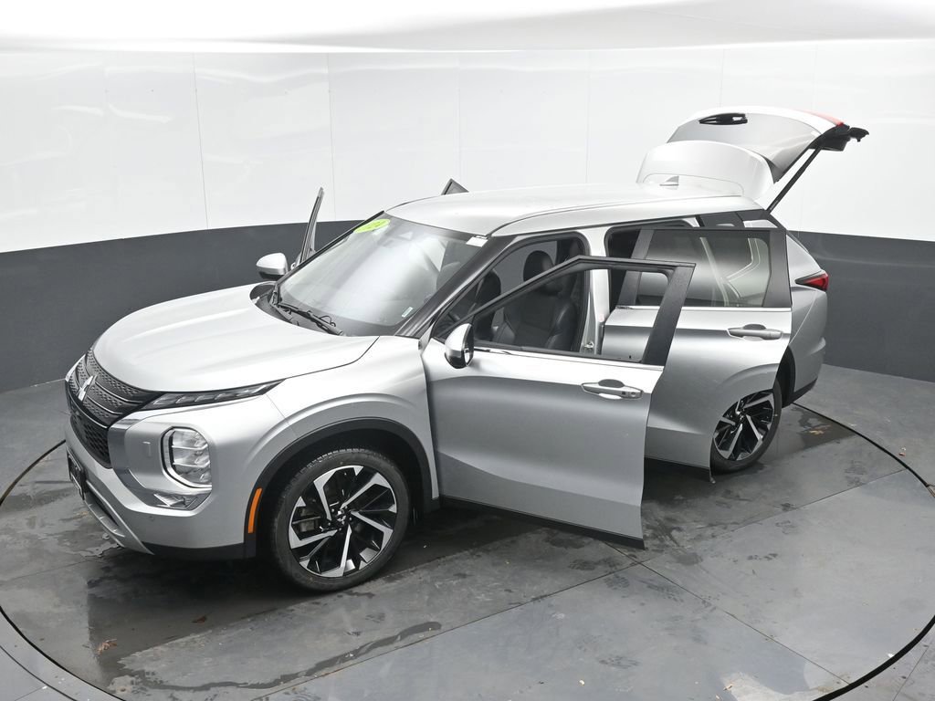 Used 2024 Mitsubishi Outlander SE image 54