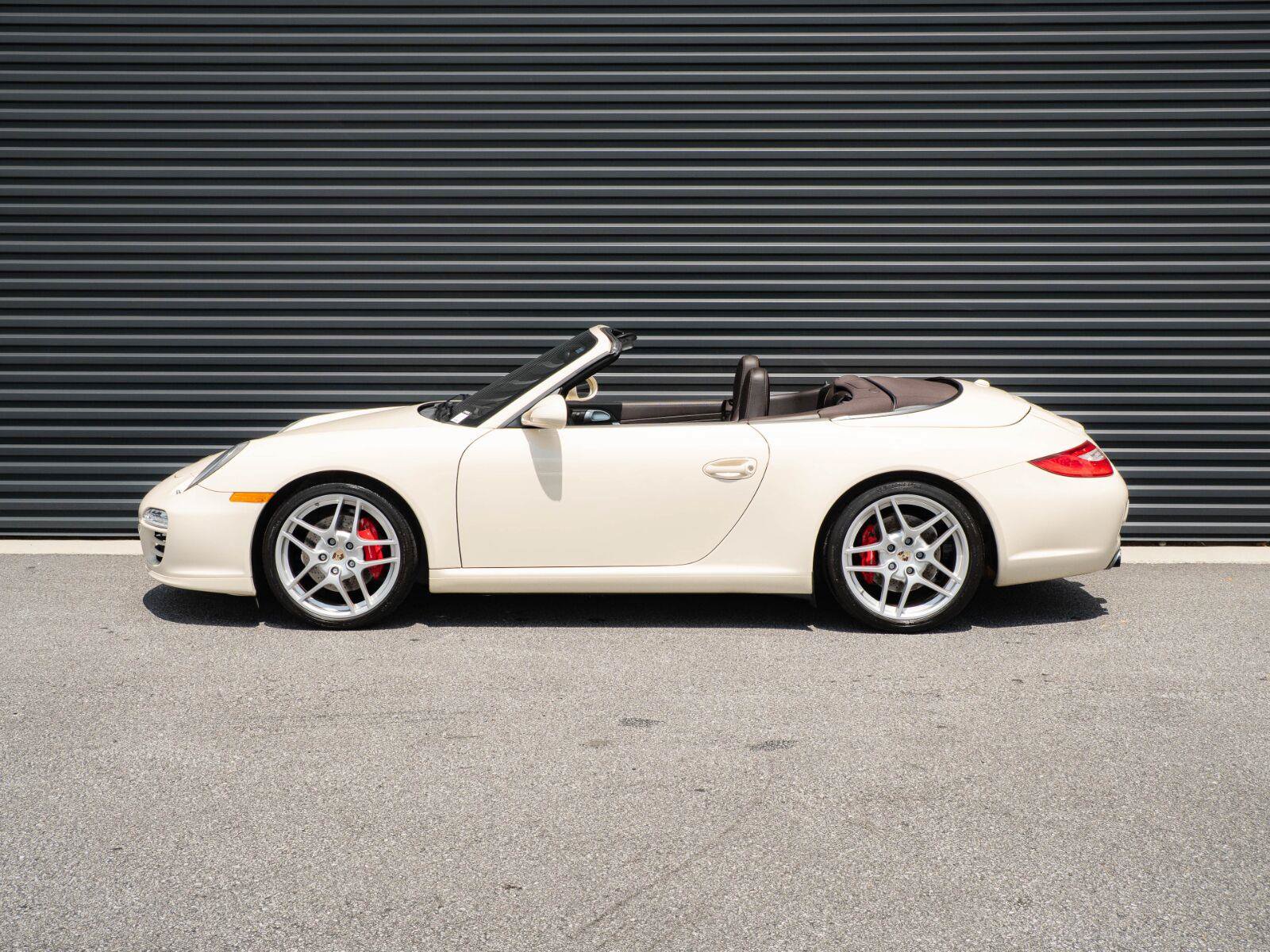 Used 2011 Porsche 911 Carrera S RWD image 2