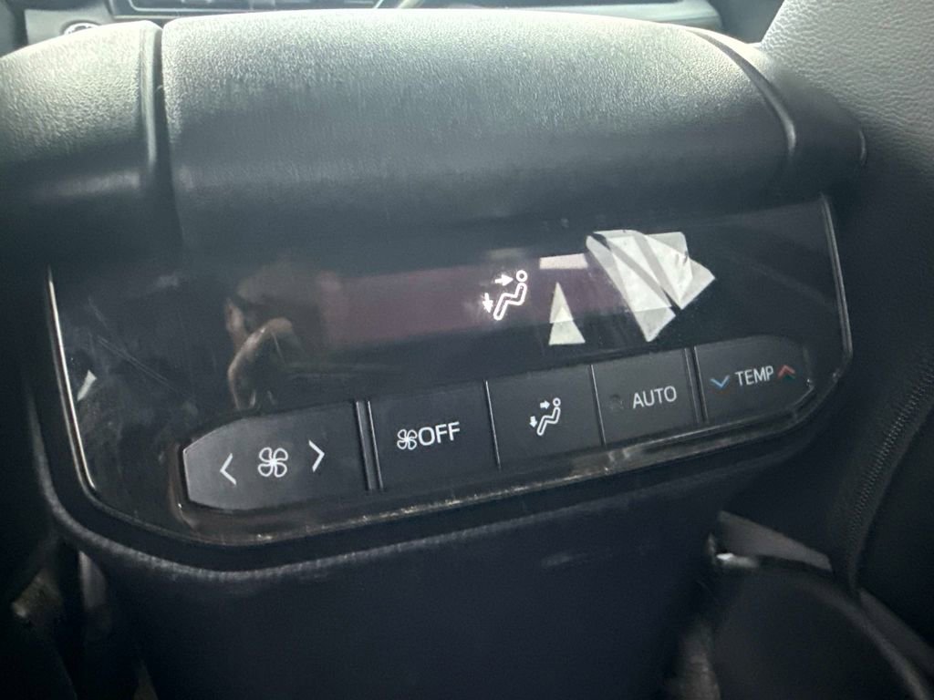 Used 2023 Toyota Highlander XLE image 18
