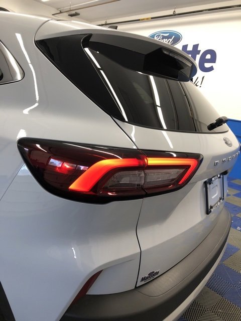 New 2025 Ford Escape SE image 9