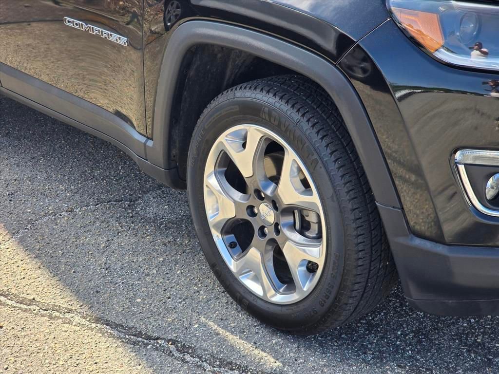 Used 2018 Jeep Compass Limited w/ Navigation Group AWD/4WD image 16