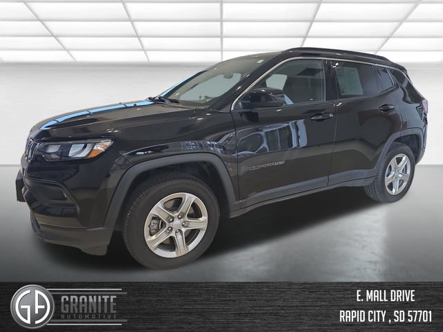 Used 2024 Jeep Compass Latitude AWD/4WD image 1