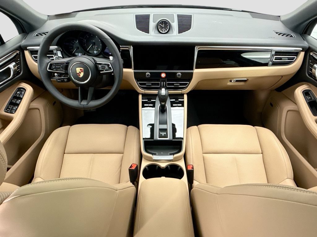 Used 2026 Porsche Macan AWD/4WD image 16