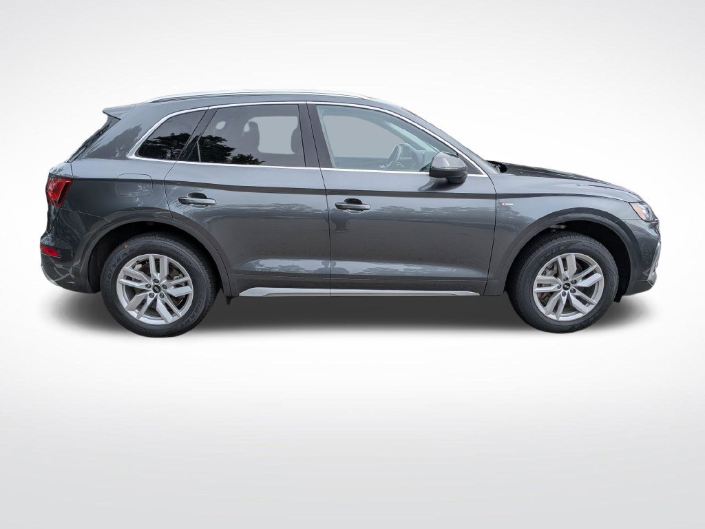 Used 2023 Audi Q5 2.0T Premium w/ Convenience Package AWD/4WD image 2