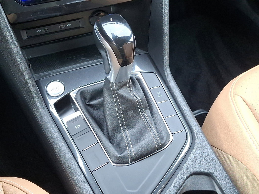 Used 2023 Volkswagen Tiguan SE w/ Panoramic Sunroof Package image 28