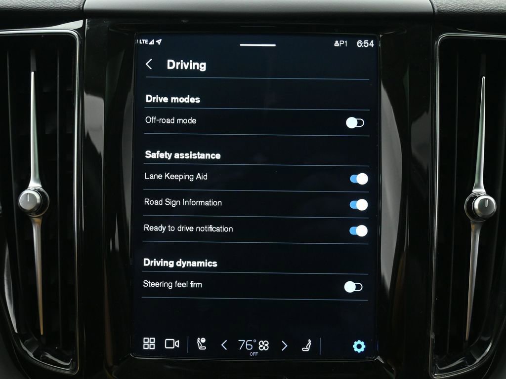 Used 2023 Volvo XC60 B5 Core image 32