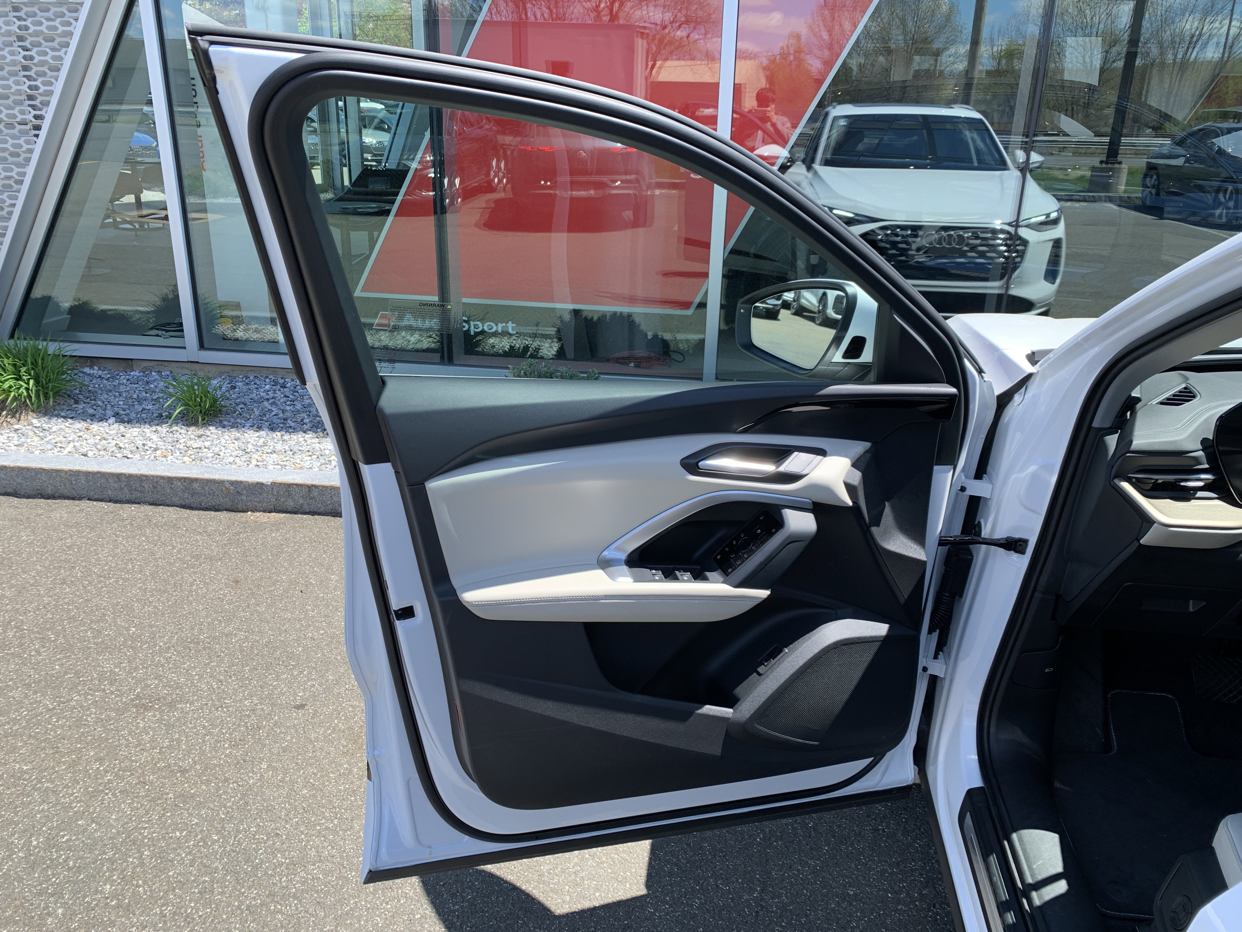 Certified 2025 Audi Q5 Premium w/ Convenience Package AWD/4WD image 8