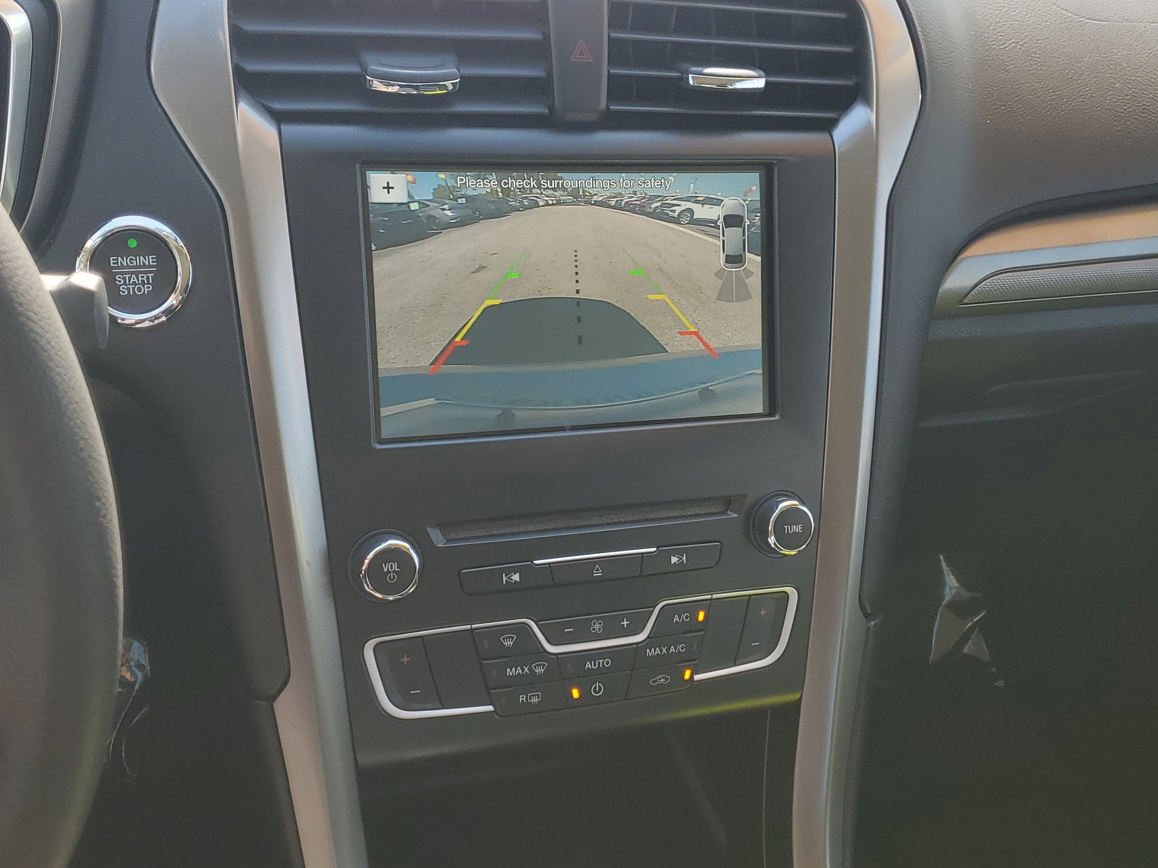 Used 2017 Ford Fusion SE image 27