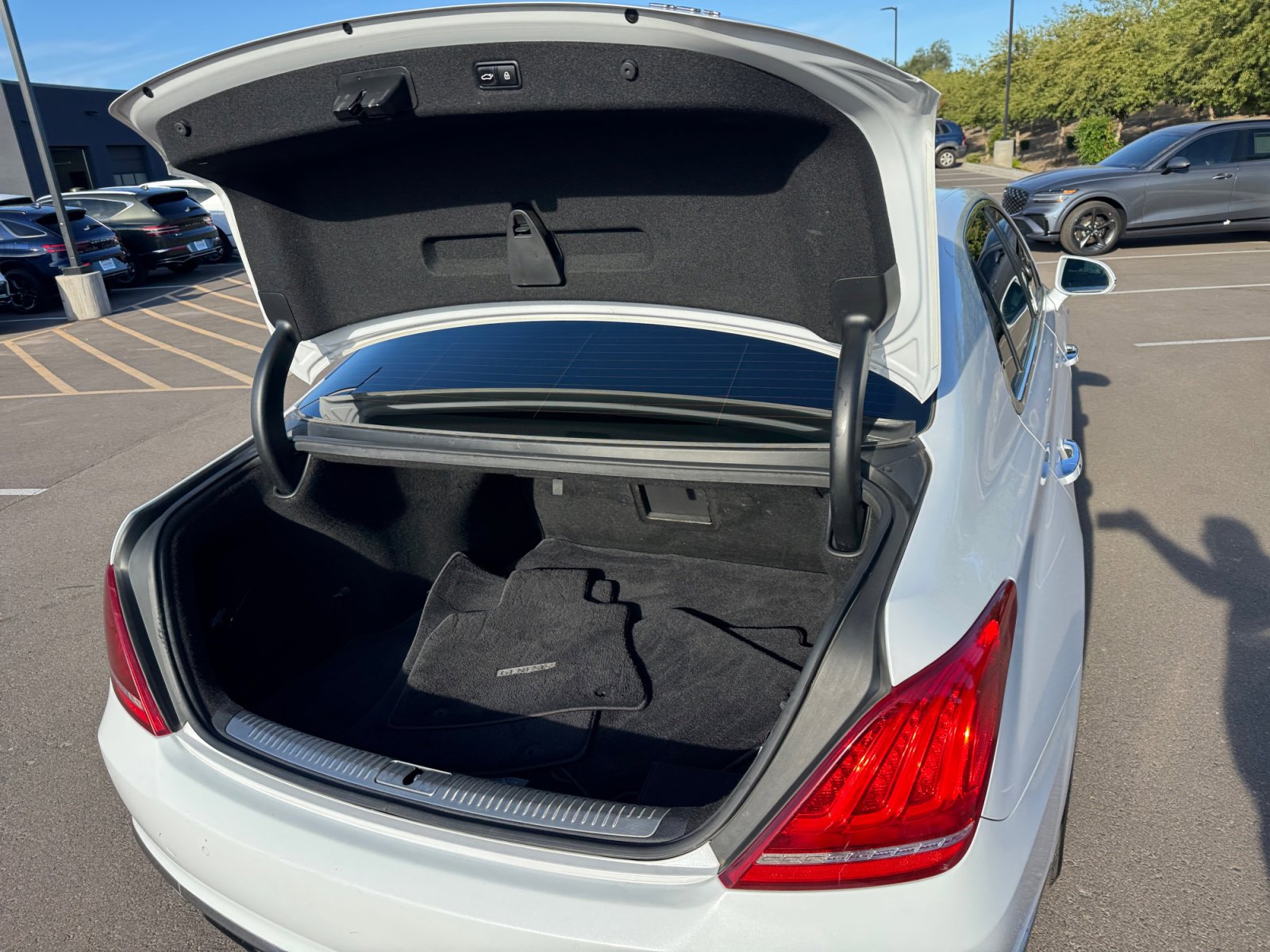 Used 2017 Genesis G90 3.3T Premium image 34