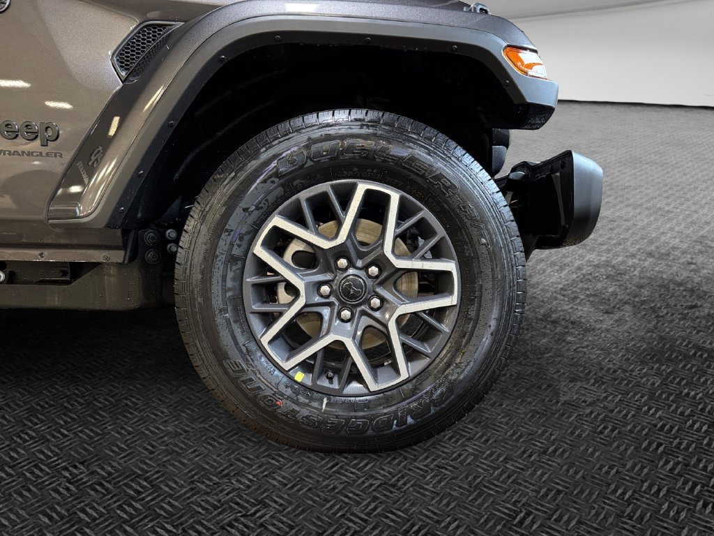 New 2026 Jeep Wrangler Unlimited Sahara w/ Safety Group AWD/4WD image 11