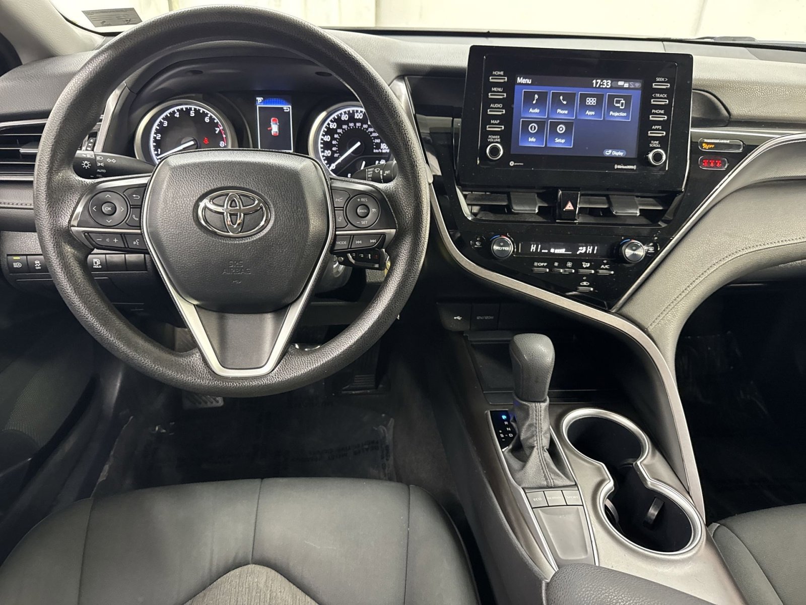 Used 2024 Toyota Camry LE FWD image 27