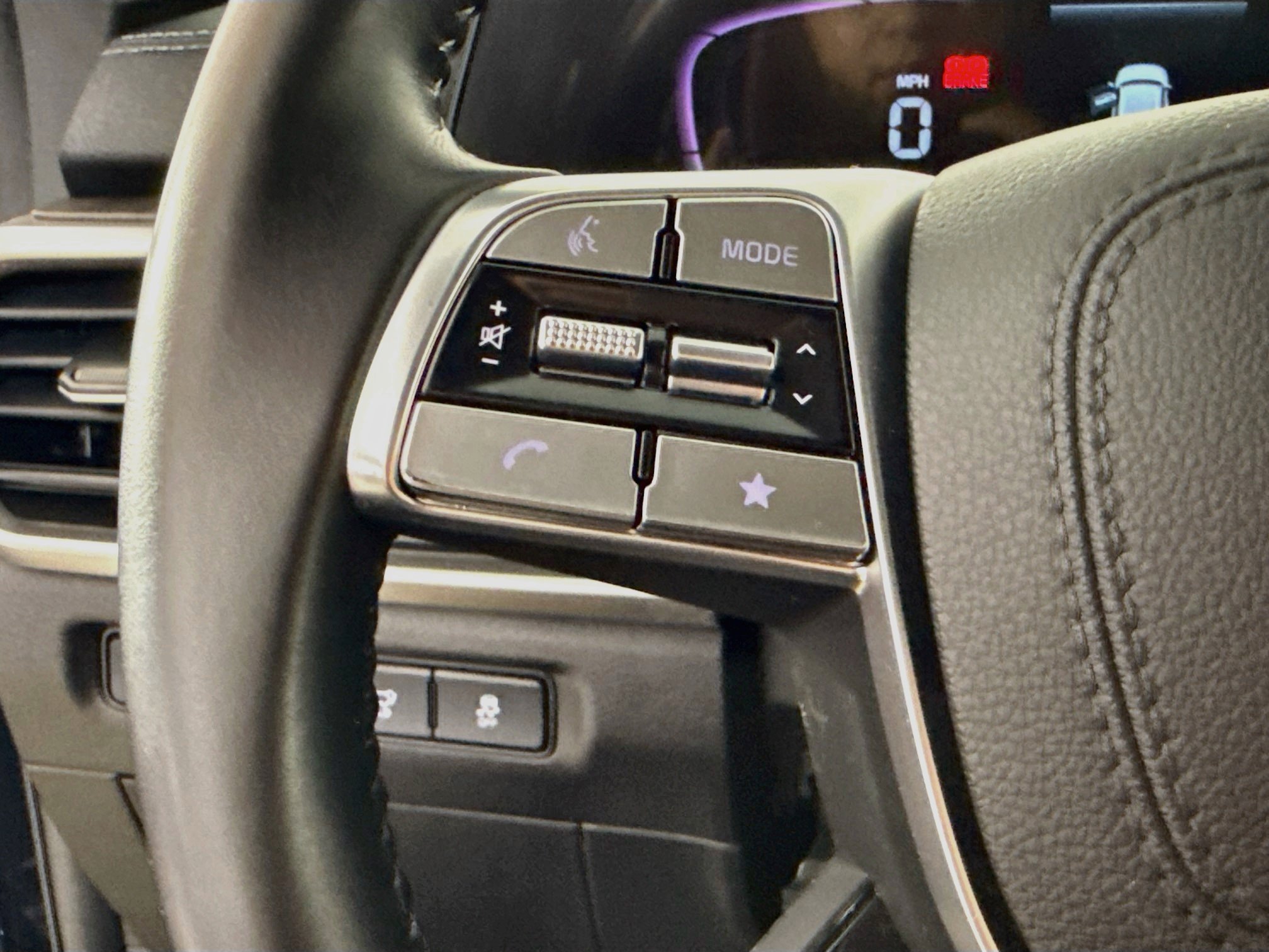 Used 2024 Kia Telluride EX w/ EX Captain's Chair Package FWD image 14