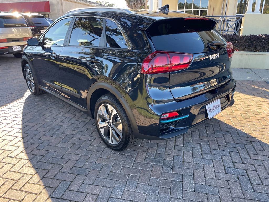 Used 2022 Kia Niro EX image 3