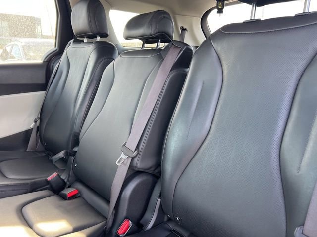 Certified 2024 Kia Carnival LX image 31